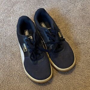 Puma youth size 3 Navy and white Sneakers